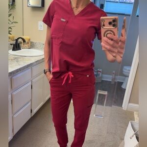 Women’s Deep Cranberry Figs scrub set. XS